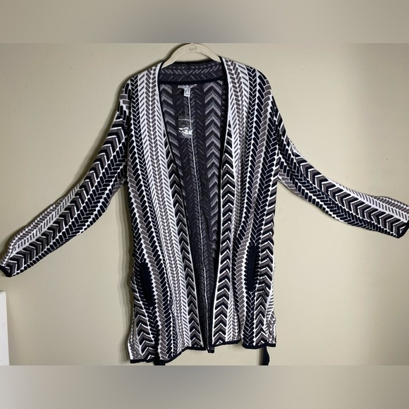 Isaac Mizrahi Live Black and White Chevron Design Tie Close Cardigan M NWT - Picture 3 of 5